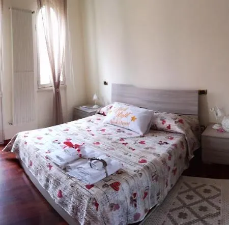 ベッド・アンド・ブレックファスト Fiorestella 3*